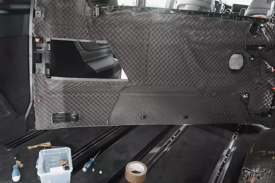 Mercedes V class. Комплексная шумоизоляция салона.